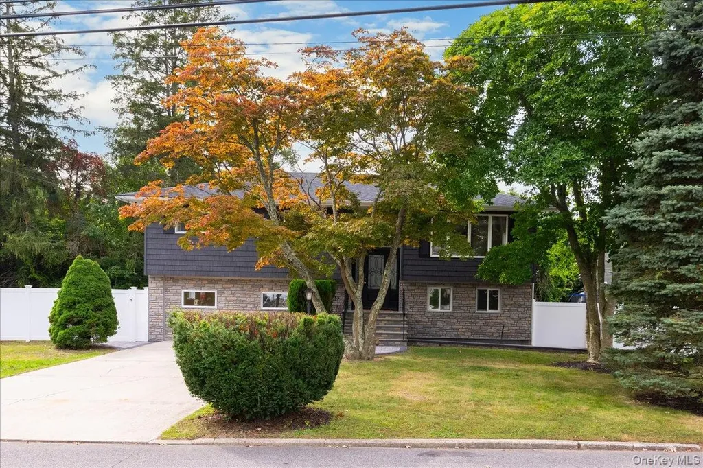 22 Brian Drive East Islip NY 11730