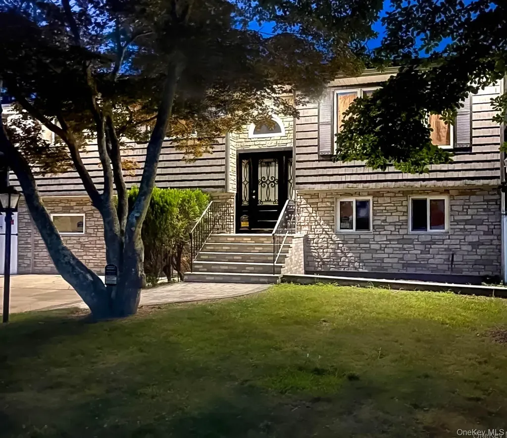 22 Brian Drive East Islip NY 11730