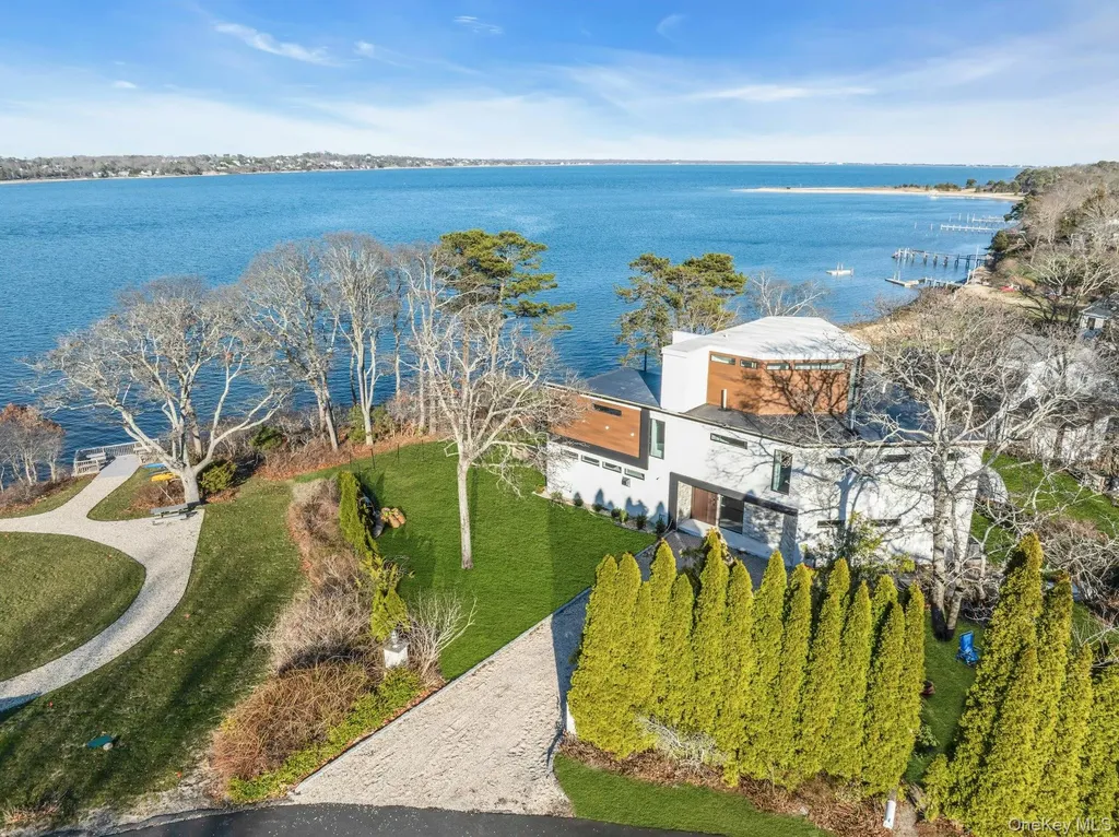 10 Bay View Drive Hampton Bays NY 11946