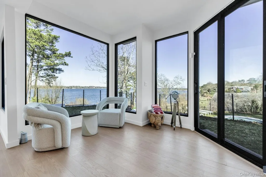 10 Bay View Drive Hampton Bays NY 11946