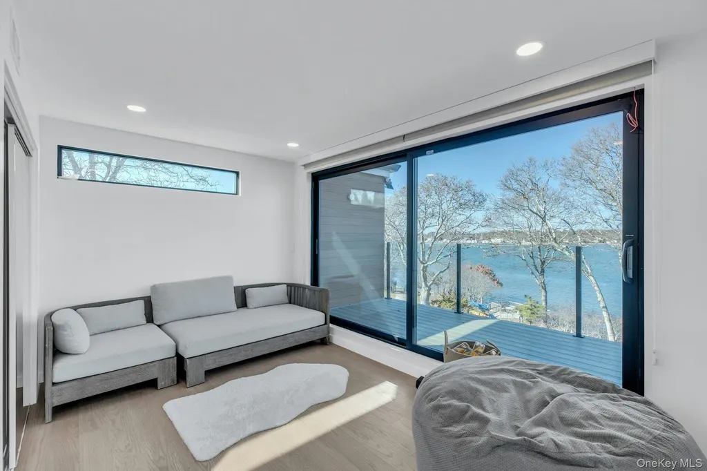 10 Bay View Drive Hampton Bays NY 11946