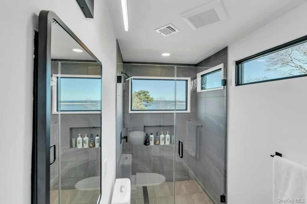 10 Bay View Drive Hampton Bays NY 11946