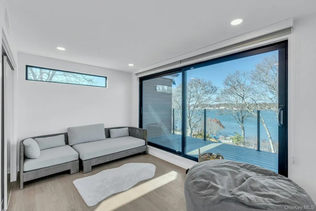 10 Bay View Drive Hampton Bays NY 11946