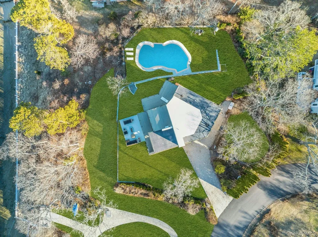 10 Bay View Drive Hampton Bays NY 11946
