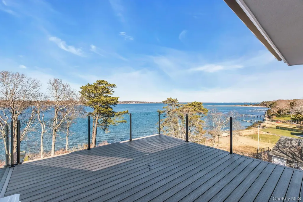 10 Bay View Drive Hampton Bays NY 11946