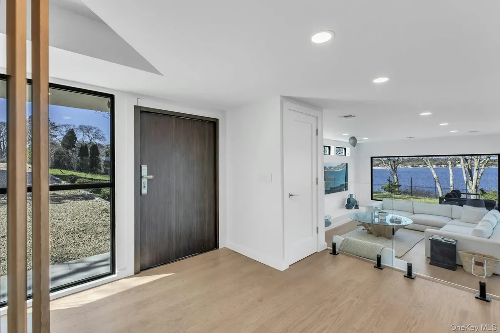 10 Bay View Drive Hampton Bays NY 11946