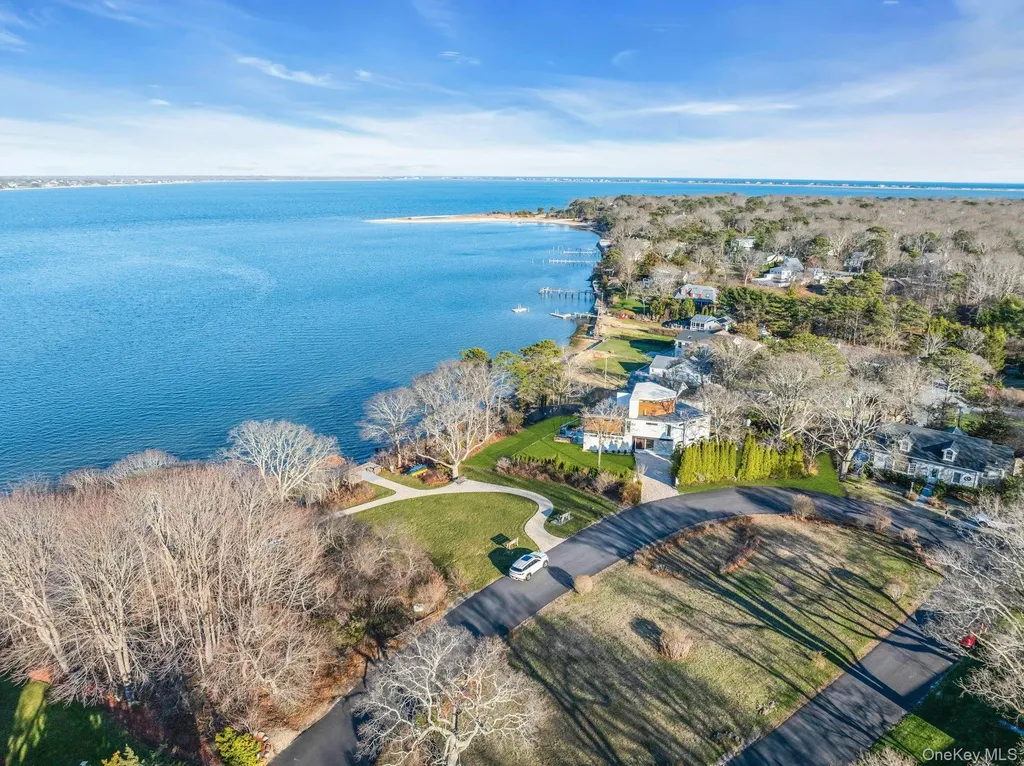 10 Bay View Drive Hampton Bays NY 11946