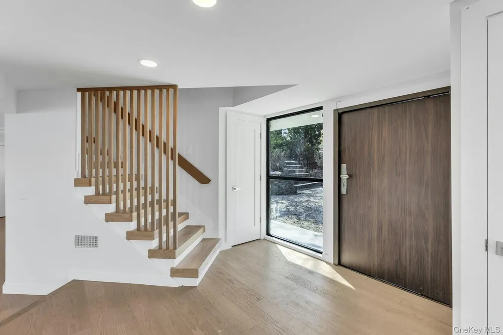 10 Bay View Drive Hampton Bays NY 11946