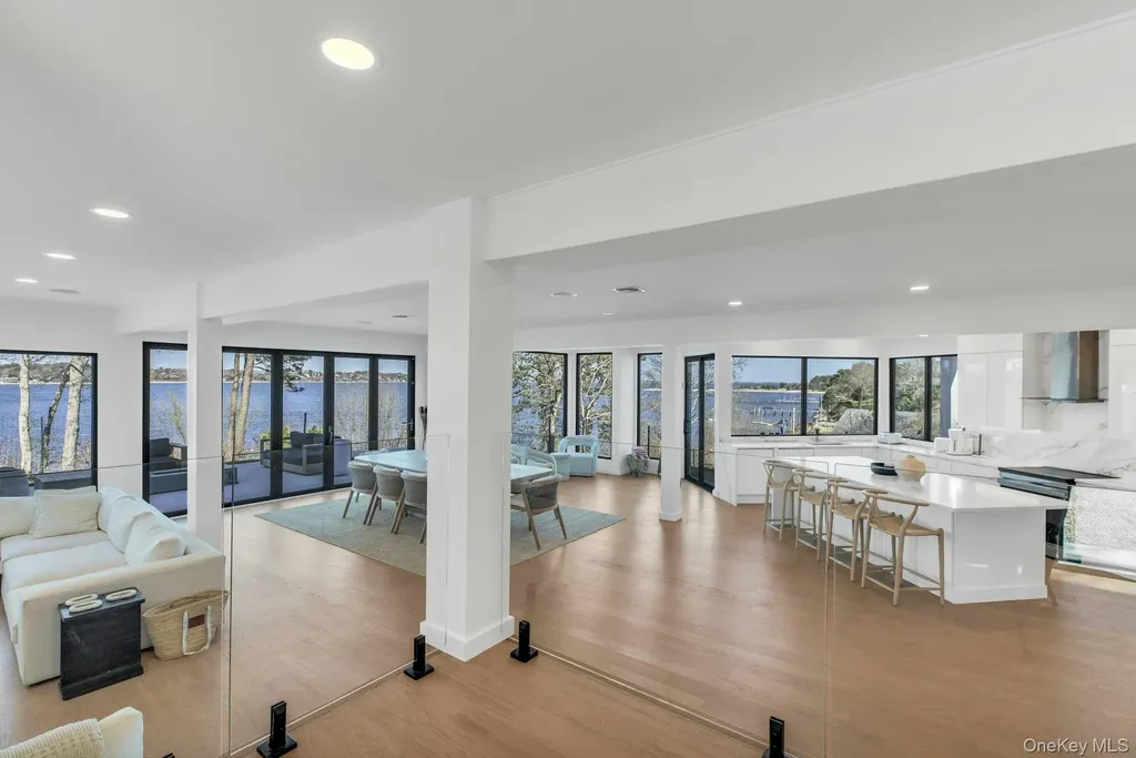 10 Bay View Drive Hampton Bays NY 11946