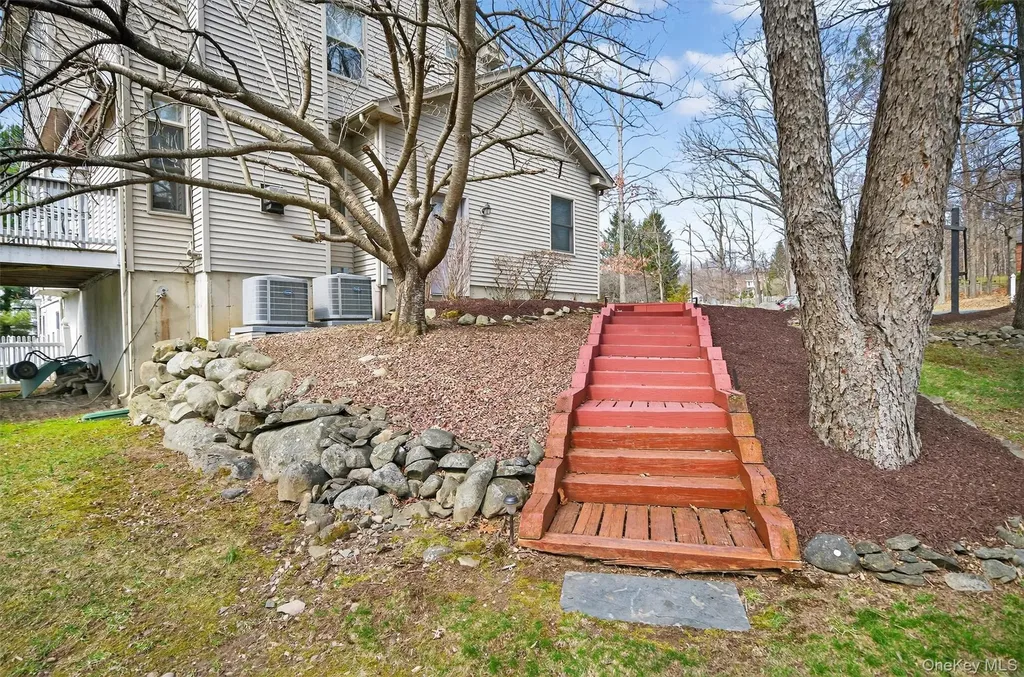 5 Quaker Mill Run Florida NY 10921