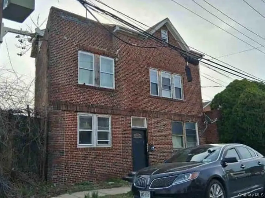 4612 Monticello Avenue Bronx NY 10466