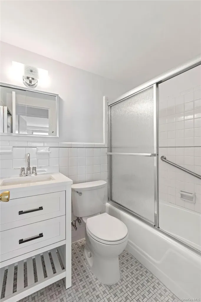 61-15 97 Rego Park NY 11374