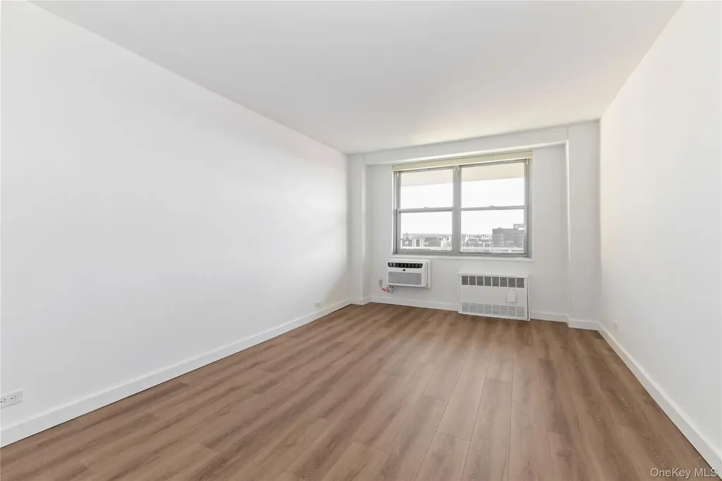 61-15 97 Rego Park NY 11374