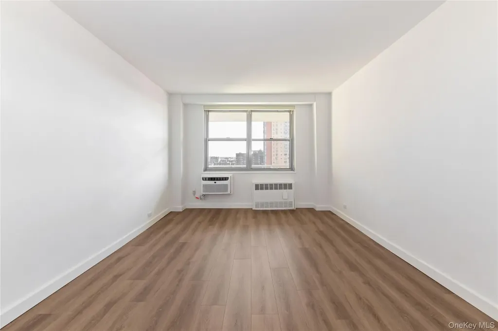 61-15 97 Rego Park NY 11374