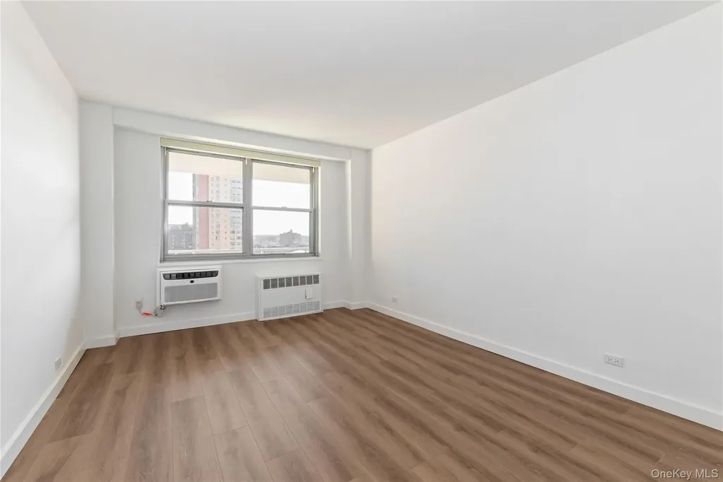 61-15 97 Rego Park NY 11374