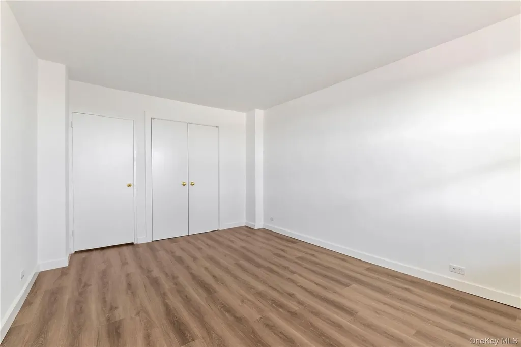 61-15 97 Rego Park NY 11374