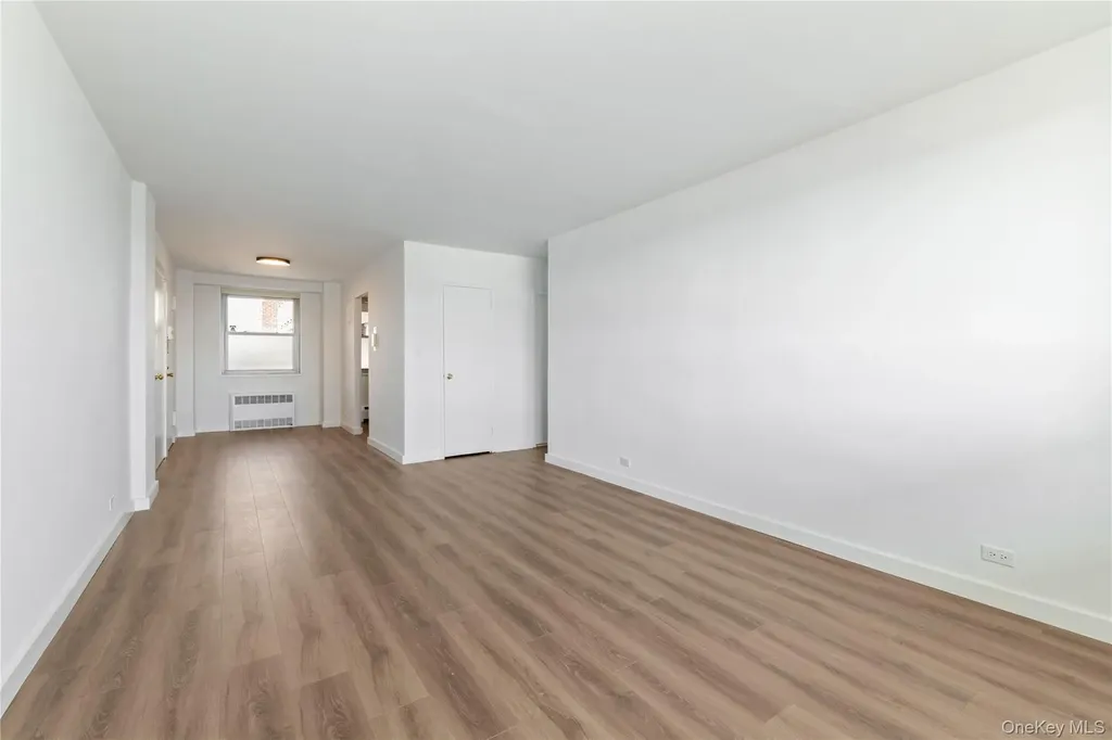 61-15 97 Rego Park NY 11374