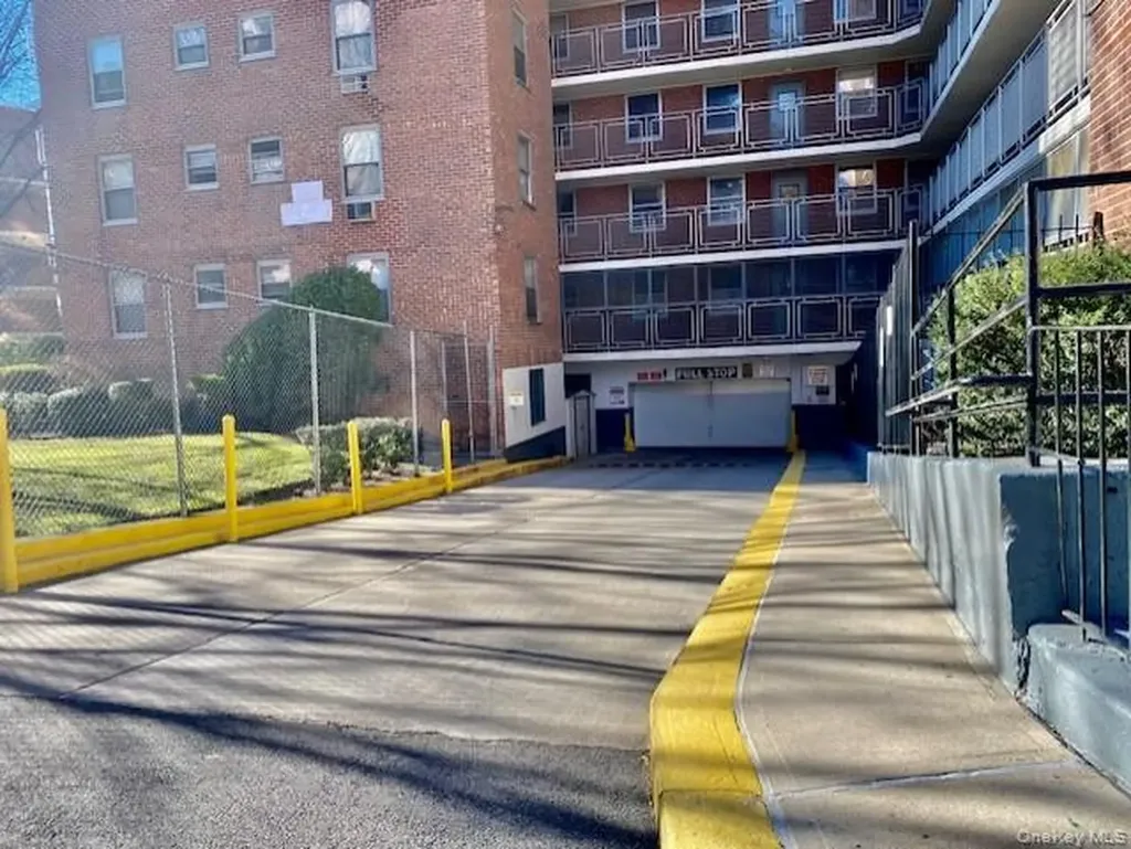 61-15 97 Rego Park NY 11374