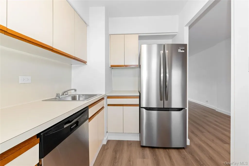 61-15 97 Rego Park NY 11374