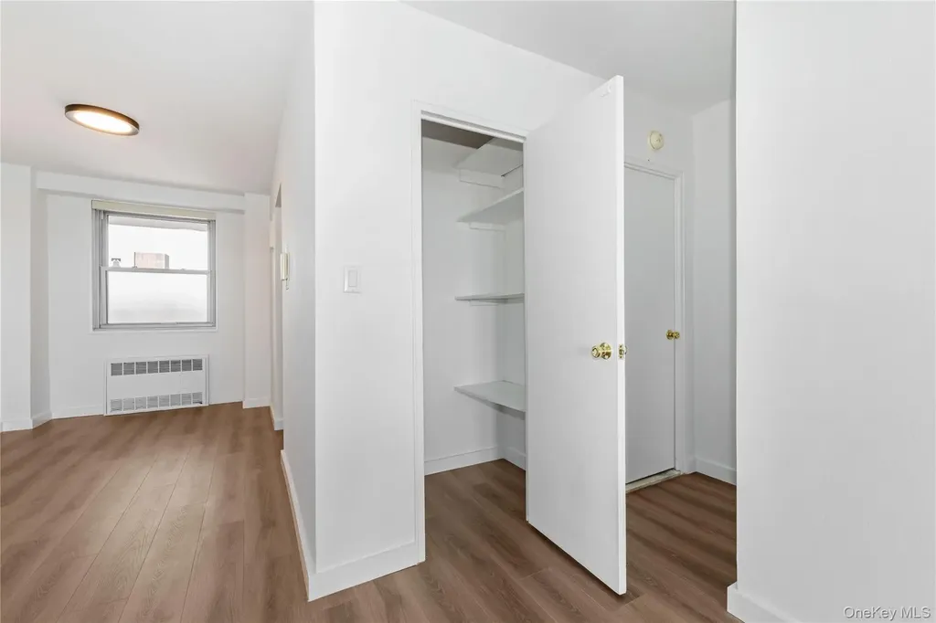 61-15 97 Rego Park NY 11374