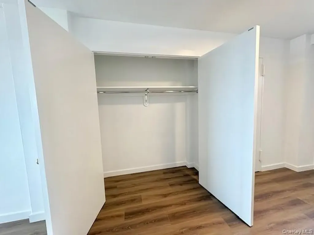 61-15 97 Rego Park NY 11374