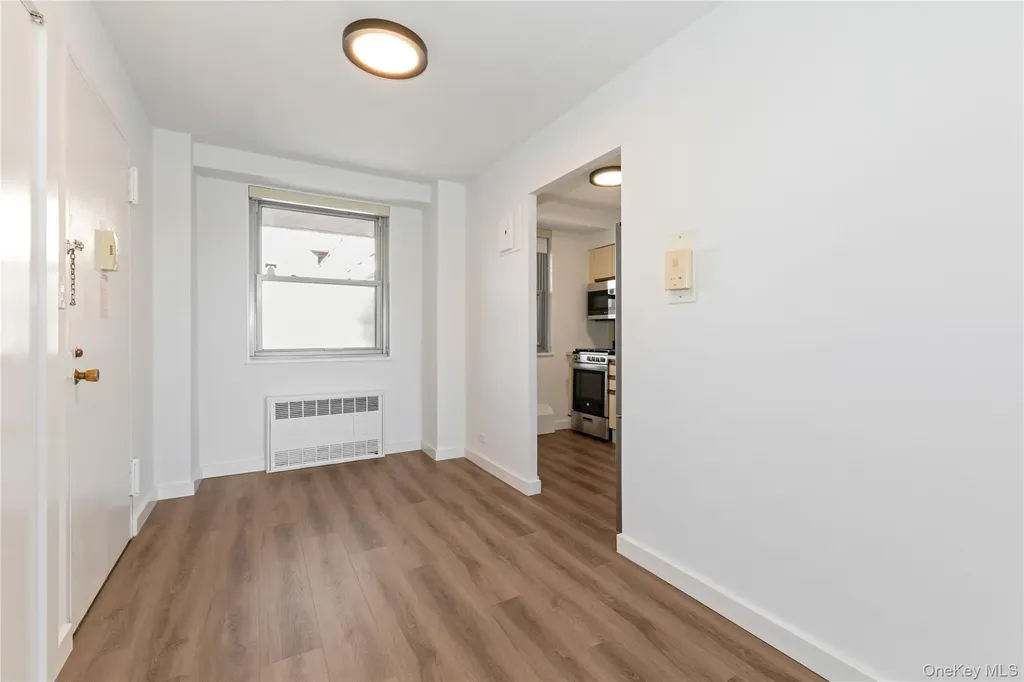 61-15 97 Rego Park NY 11374