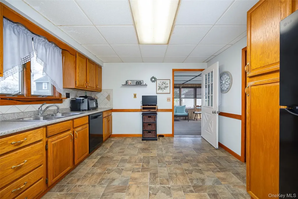 14 Lown Court Poughkeepsie NY 12603