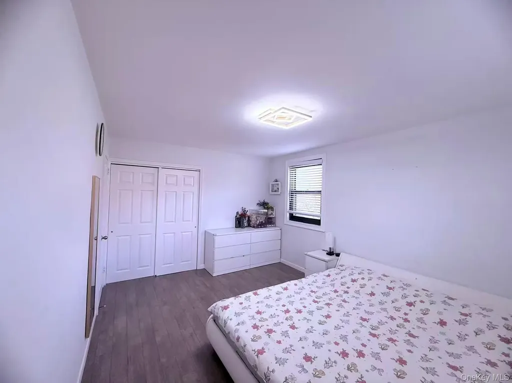 246-15 57 Drive Douglaston NY 11362