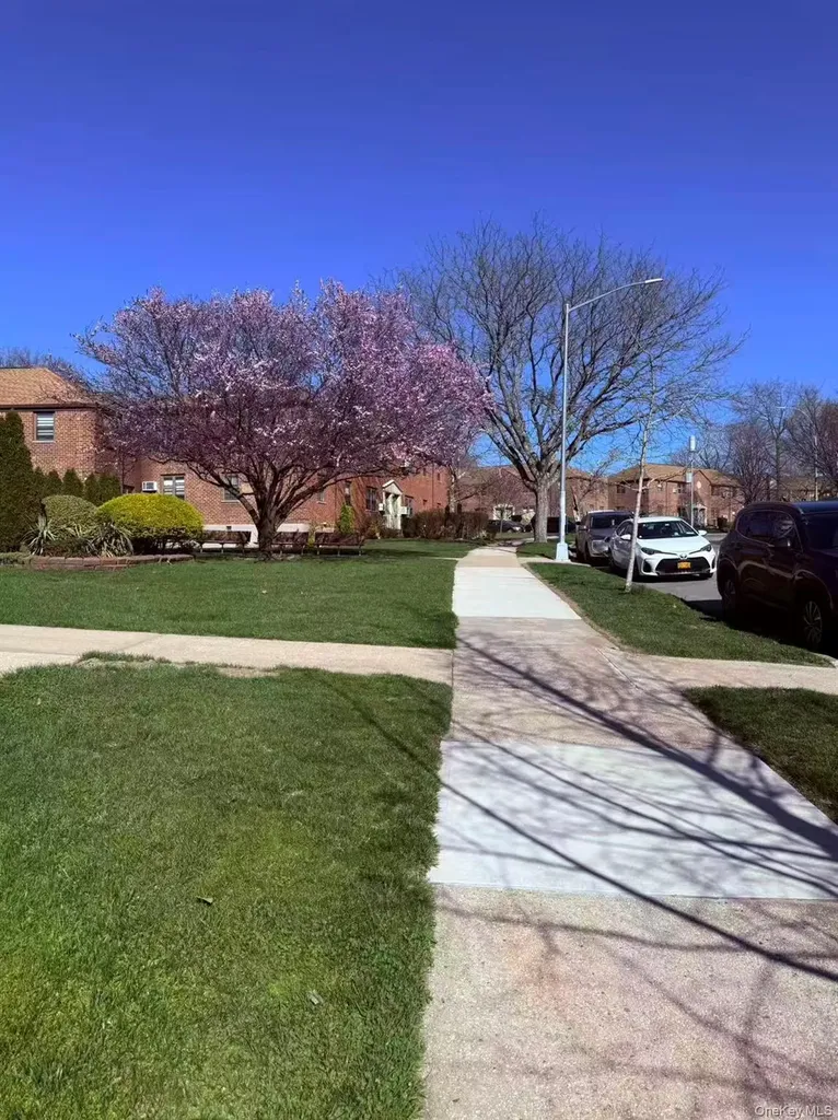 246-15 57 Drive Douglaston NY 11362