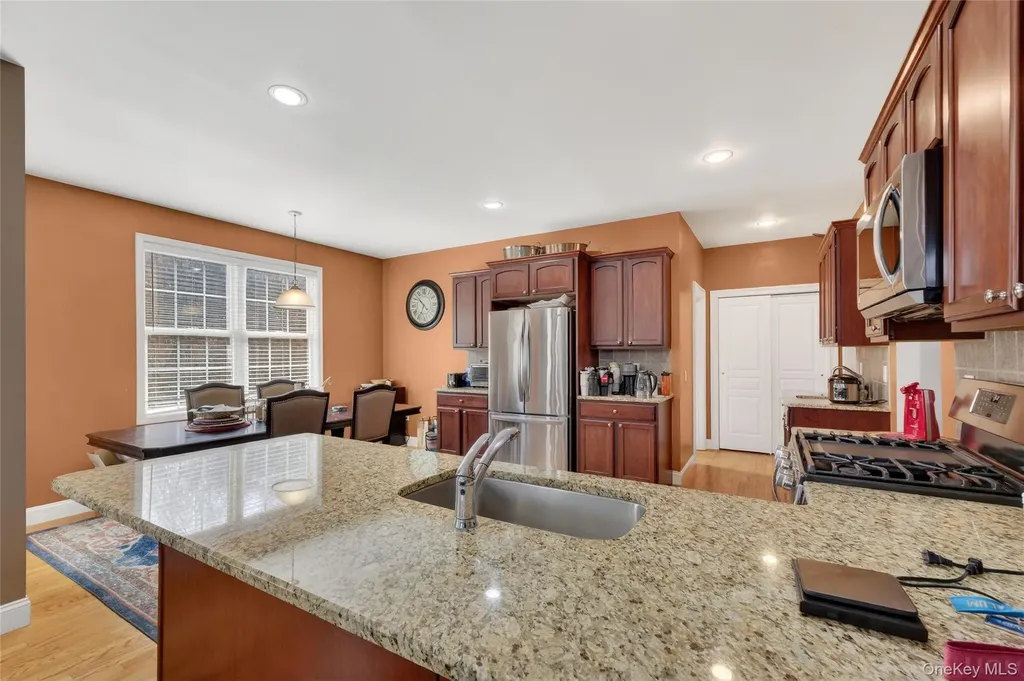 30 Meadowood Lane Wappingers Falls NY 12590