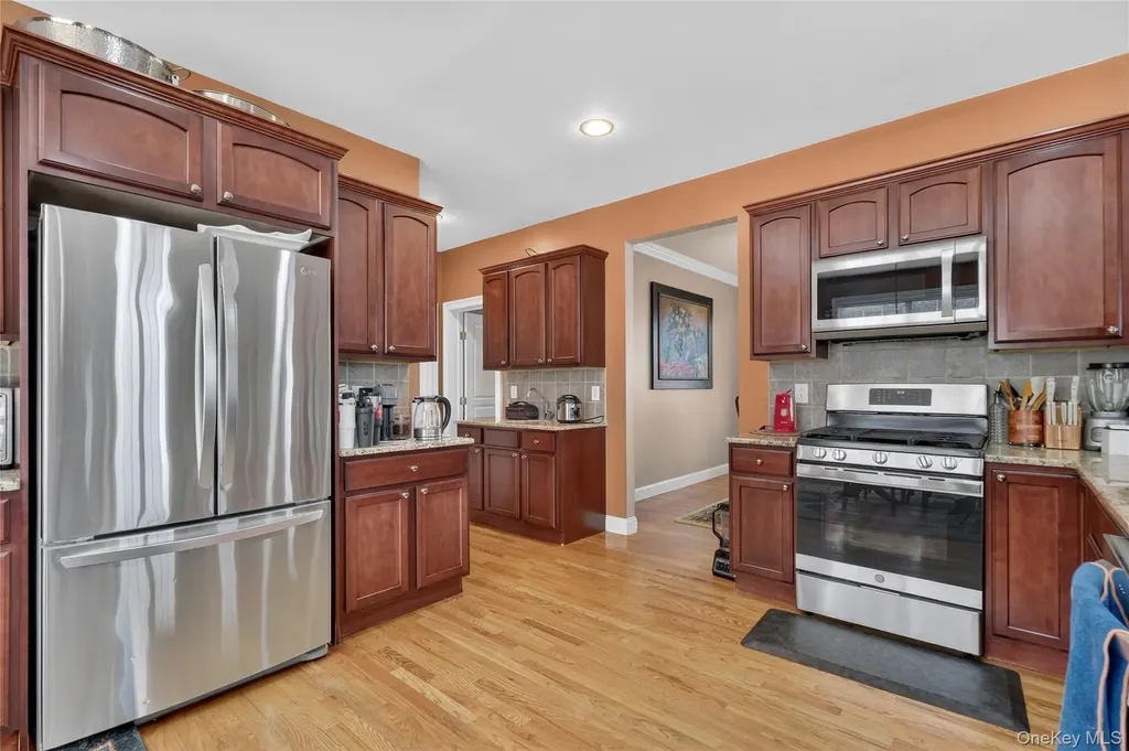 30 Meadowood Lane Wappingers Falls NY 12590