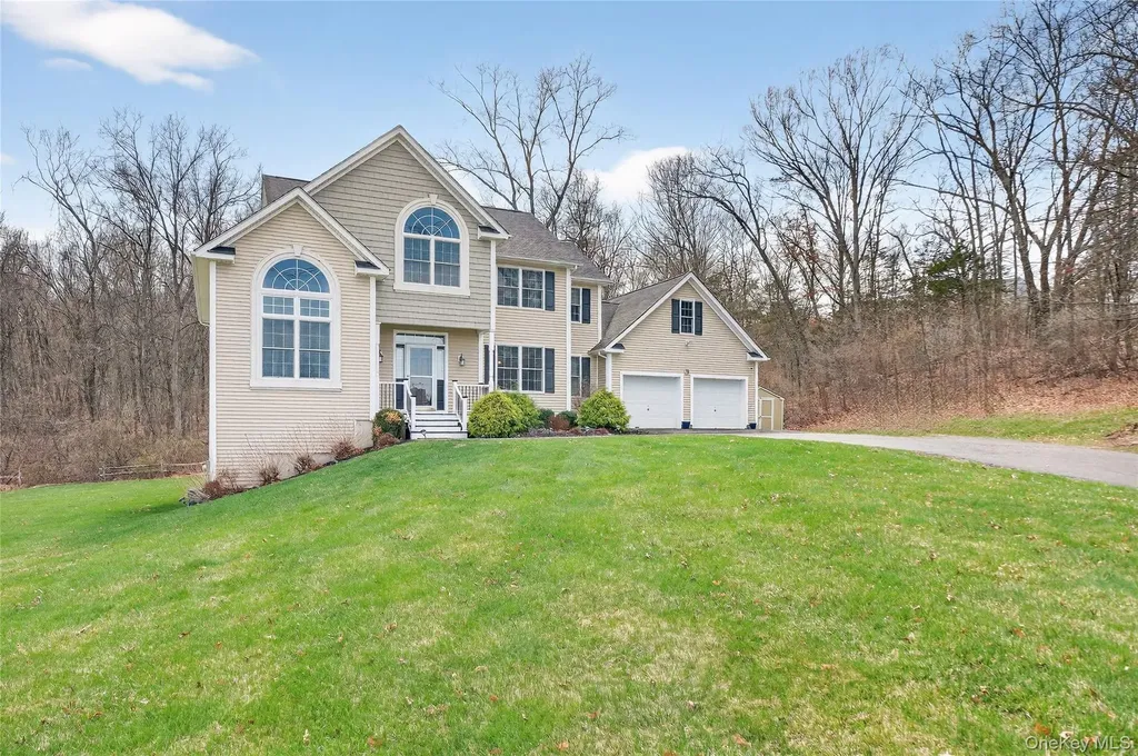 30 Meadowood Lane Wappingers Falls NY 12590