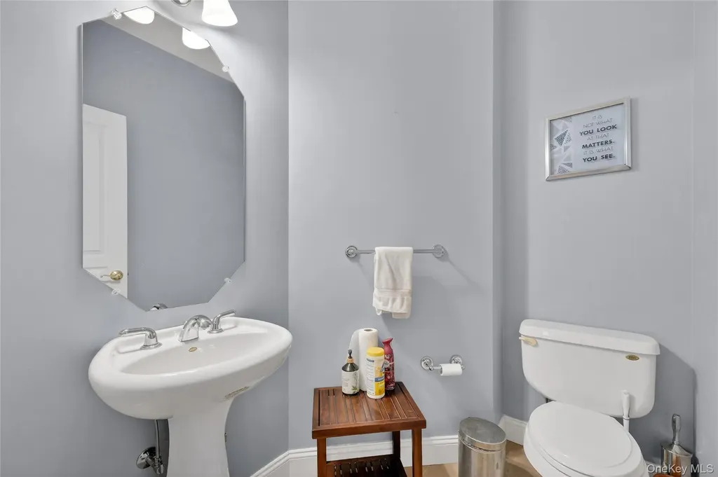 30 Meadowood Lane Wappingers Falls NY 12590