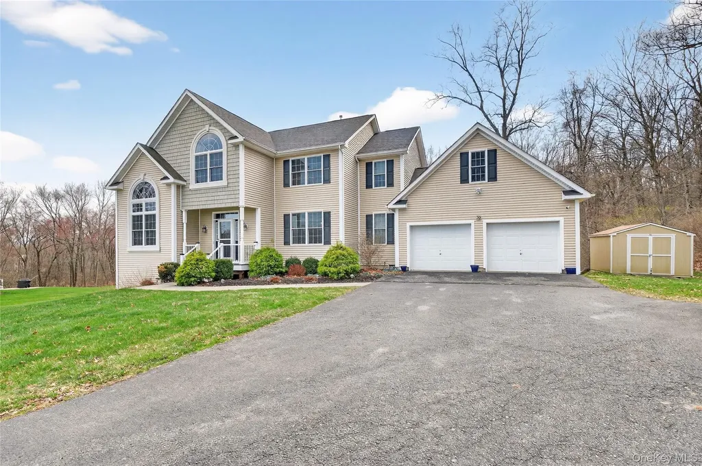 30 Meadowood Lane Wappingers Falls NY 12590