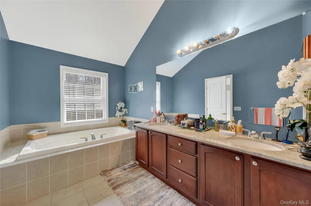 30 Meadowood Lane Wappingers Falls NY 12590