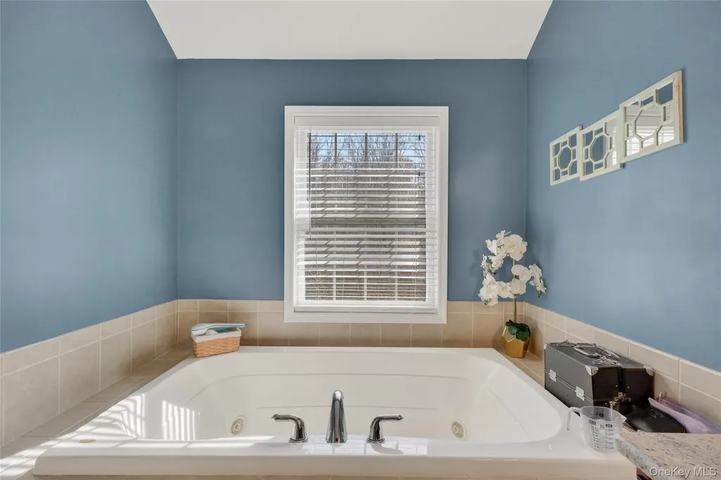 30 Meadowood Lane Wappingers Falls NY 12590