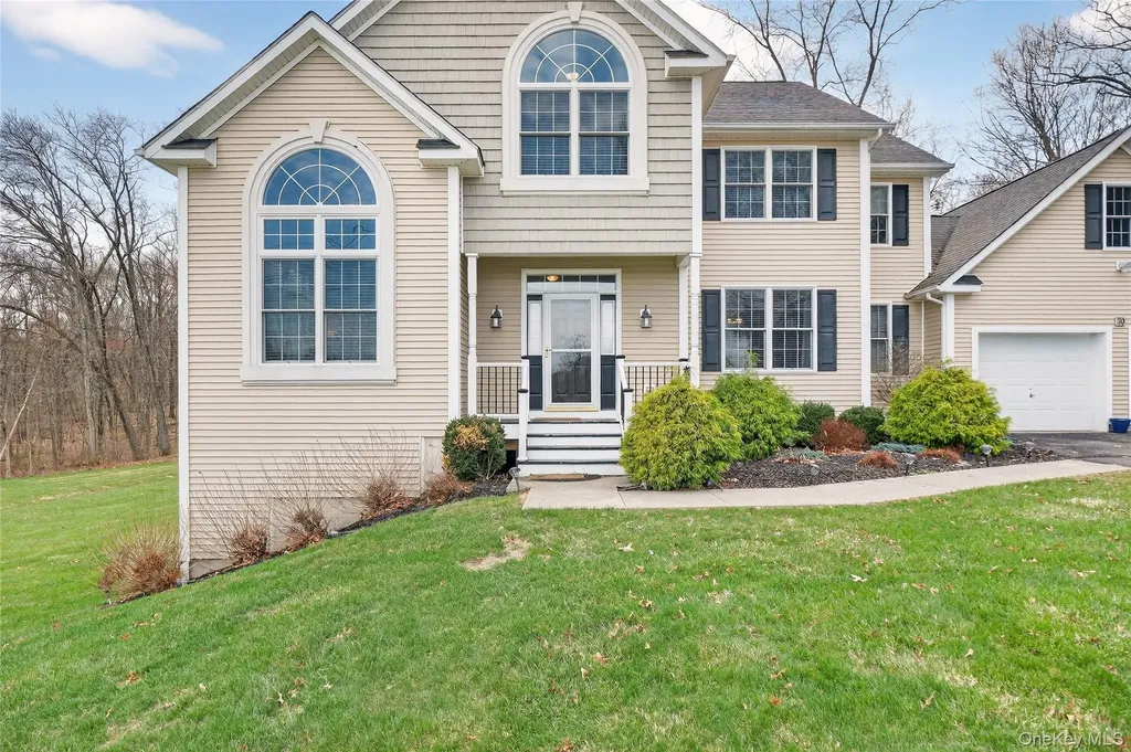 30 Meadowood Lane Wappingers Falls NY 12590