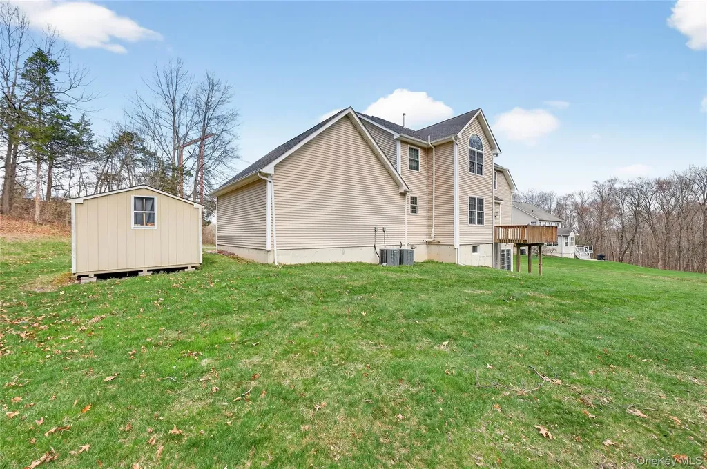 30 Meadowood Lane Wappingers Falls NY 12590
