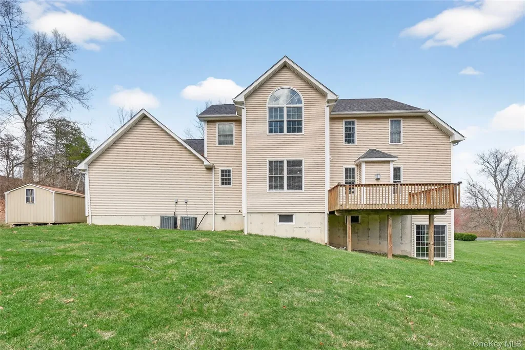 30 Meadowood Lane Wappingers Falls NY 12590