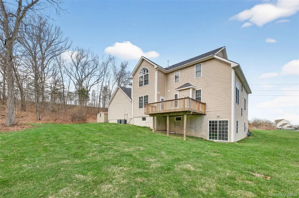 30 Meadowood Lane Wappingers Falls NY 12590