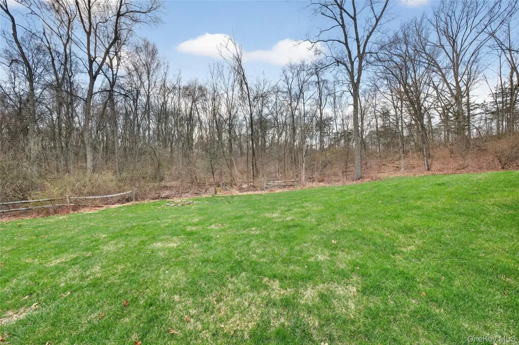 30 Meadowood Lane Wappingers Falls NY 12590