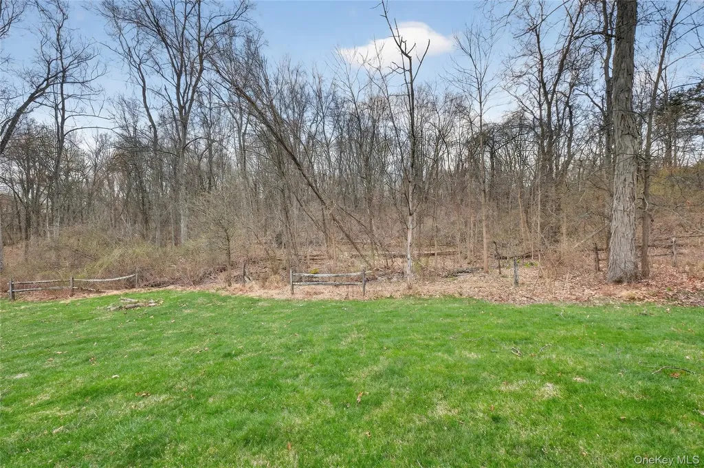 30 Meadowood Lane Wappingers Falls NY 12590