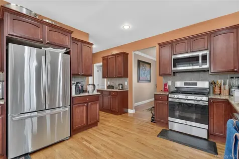 30 Meadowood Lane Wappingers Falls NY 12590