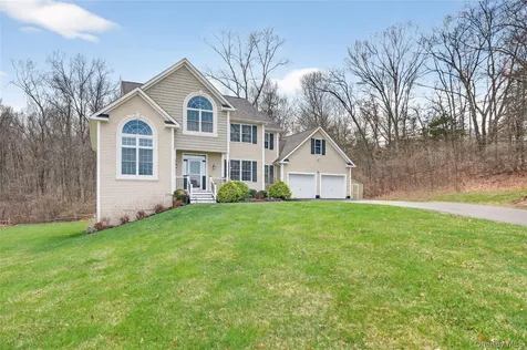 30 Meadowood Lane Wappingers Falls NY 12590