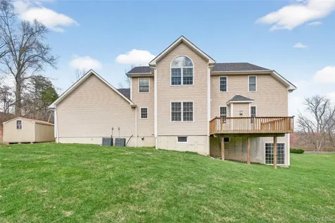 30 Meadowood Lane Wappingers Falls NY 12590