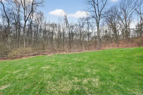30 Meadowood Lane Wappingers Falls NY 12590