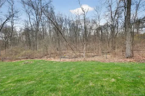 30 Meadowood Lane Wappingers Falls NY 12590