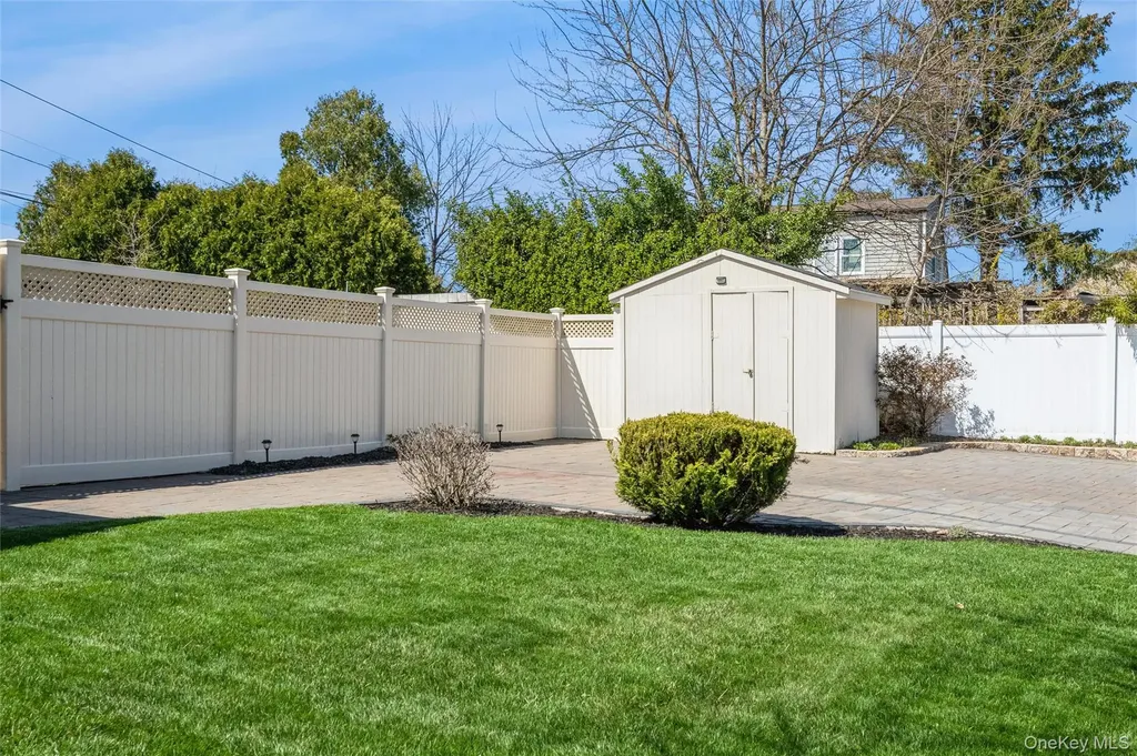 29 Spool Lane Levittown NY 11756