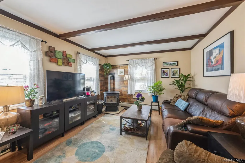 29 Spool Lane Levittown NY 11756