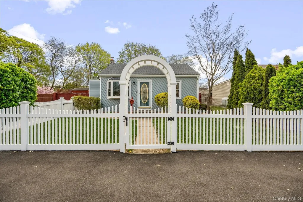 80 Cherubina Lane North Babylon NY 11703